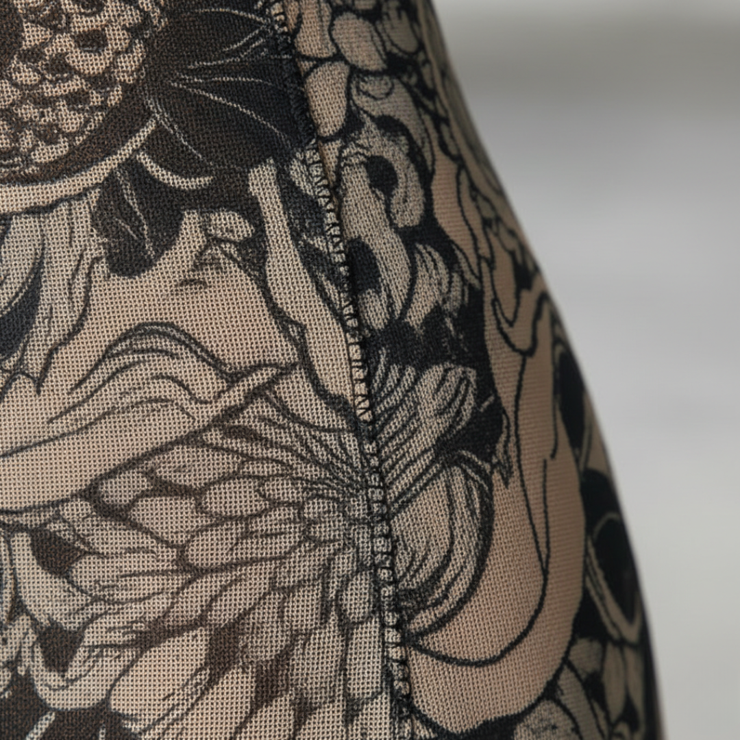 Vestido largo para mujer con cuello alto simulado y diseño en tono canela