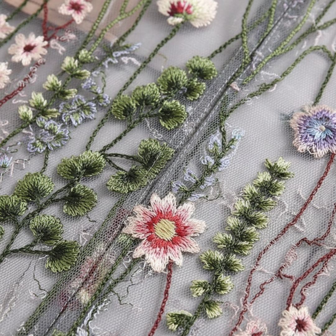 Robe longue en filet brodée pour femme